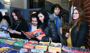 Uczelnia otworzyła drzwi dla kandydatów na studia ! Uczelnia otworzyła drzwi dla kandydatów na studia !