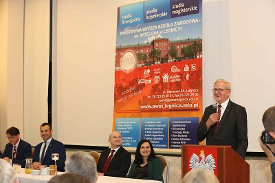 Nowy rok akademicki na Uniwersytecie Trzeciego Wieku PWSZ im. Witelona w Legnicy w Ścinawie Nowy rok akademicki na Uniwersytecie Trzeciego Wieku PWSZ im. Witelona w Legnicy w Ścinawie