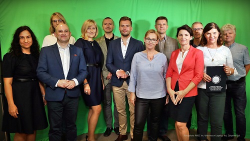 Wystąpienia publiczne. Warsztat przed kamerą. Emisja głosu Wystąpienia publiczne. Warsztat przed kamerą. Emisja głosu