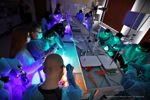 Praktyczne zajęcia w laboratorium kryminalistycznym Praktyczne zajęcia w laboratorium kryminalistycznym
