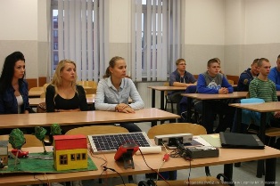Uczniowie „Henrykówki” na zajęciach w PWSZ im. Witelona w Legnicy Uczniowie „Henrykówki” na zajęciach w PWSZ im. Witelona w Legnicy