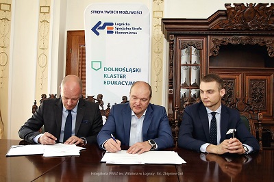 Technikum Akademickie w Legnicy pod patronatem Legnickiej Specjalnej Strefy Ekonomicznej Technikum Akademickie w Legnicy pod patronatem Legnickiej Specjalnej Strefy Ekonomicznej