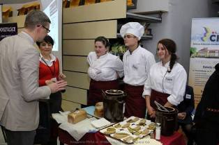 Uczniowie wybierali szkoły na V Legnickich Prezentacjach Edukacyjnych Uczniowie wybierali szkoły na V Legnickich Prezentacjach Edukacyjnych