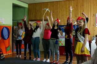 Studenci w przedszkolu Studenci w przedszkolu